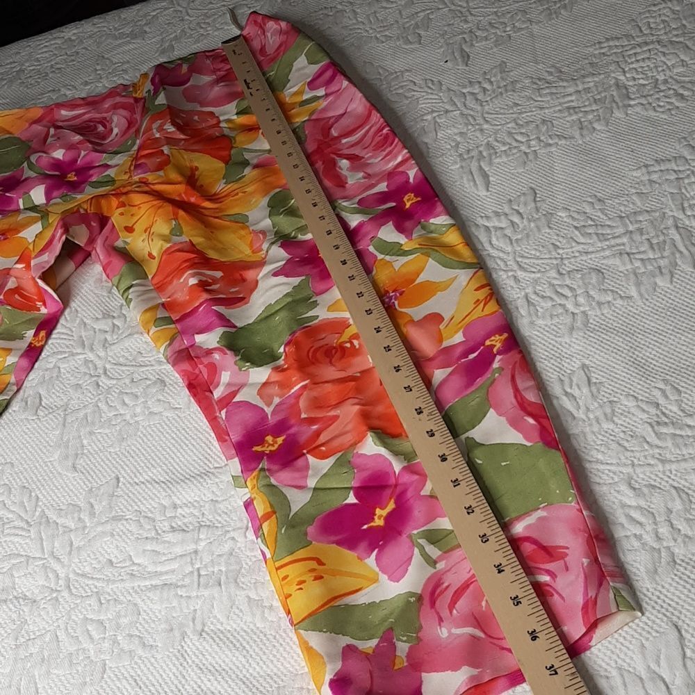 Donna Morgan Floral 100% Silk Fully Lined Capris - Picture 8 of 13